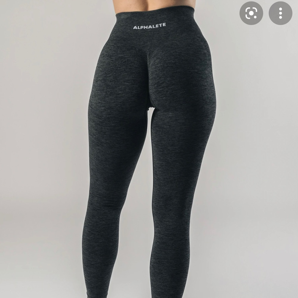 NWOT alphalete powder grey amplify leggings size XS.